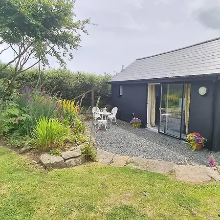 Hallegan Annexe With Private Garden And Woodland Holiday home *