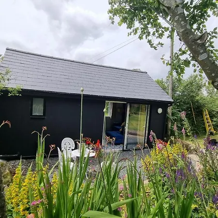Hallegan Annexe With Private Garden And Woodland Camborne
